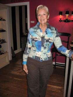 Cute_lady_at_shoe_store_2