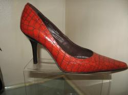 Red_crock_pointed_toe_pump