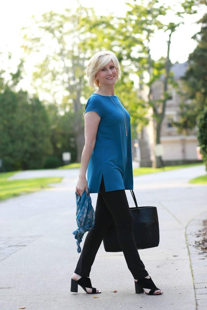 Stylish Tunics to Wear with Leggings Modern Tunic Outfits for Women — free download