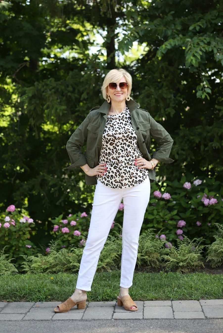 white-jeans-safari-look-fall