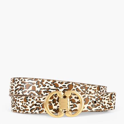 FALL ACCESSORIES TO BUY IN LATE SUMMER FOR WOMEN OVER 40 50 60