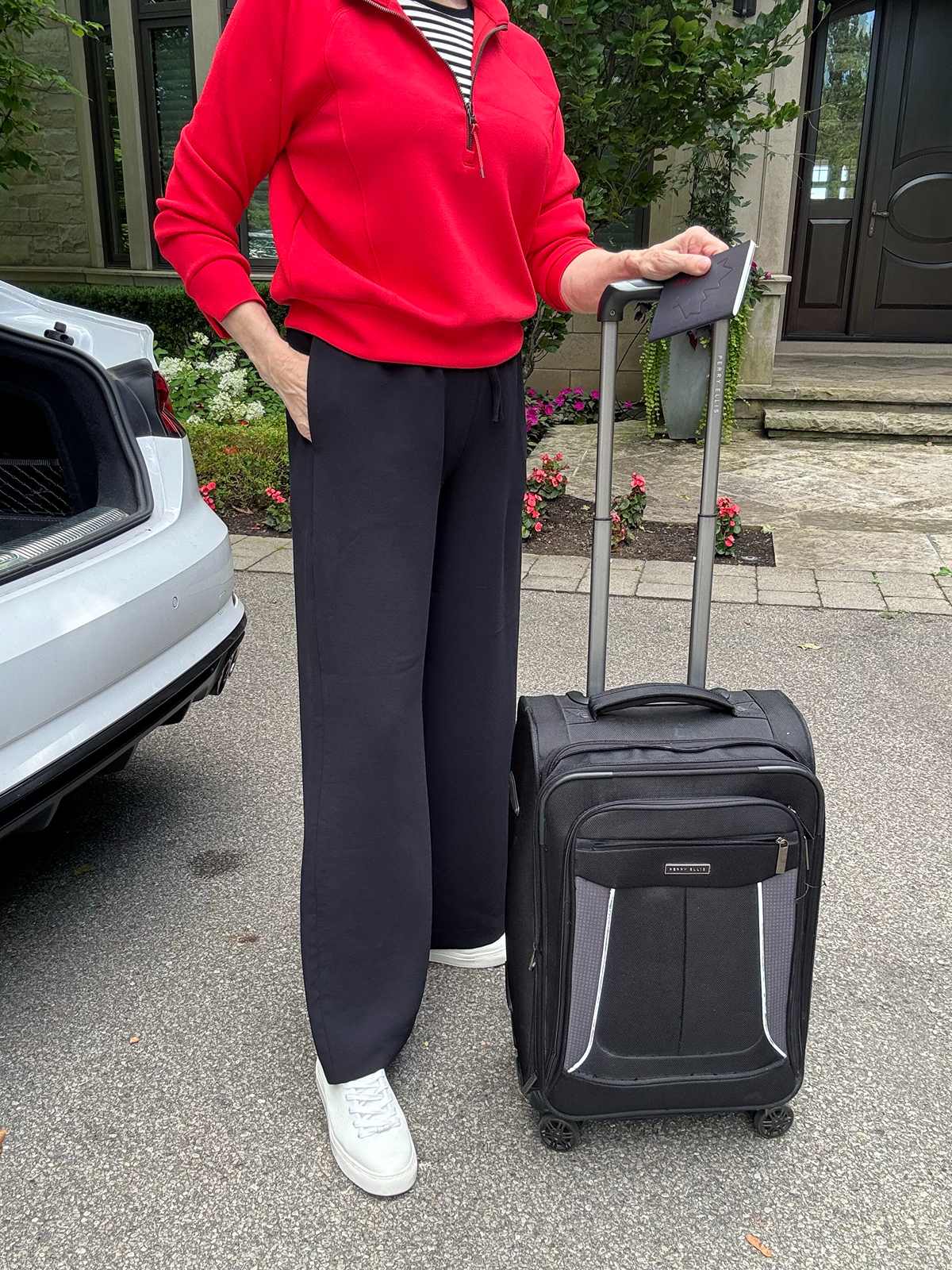 Deborah wearing the Aritzia Lodge Pants in black 