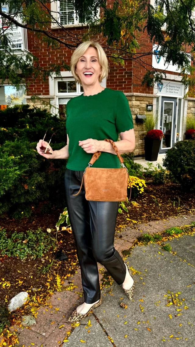 🩷Like this post and comment SHOP below to receive a DM with the link to shop this post on my LTK ⬇
https://liketk.it/5OZeh

Some days call for a simple knit, leather that means business, and flats with a little personality. Easy, wearable, and very me.
🤗😘

#transitionalstyle #over50style #over50andfabulous #over50women #over50fashion