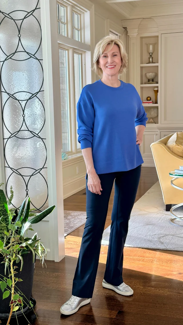 🩷Like this post and comment SHOP below to receive a DM with the link to shop this post on my LTK ⬇
https://liketk.it/5Sgvm

When comfort meets cool. 😉
This tunic crewneck from @spanx with @spanx flare pants is one of those outfits that just works. Easy, flattering, and made for days when you want to feel relaxed but still look pulled together.

Add silver sneakers and suddenly errands, travel days, and casual lunches all feel a little more stylish.🤗😘

#spanxstyle #spanxpartner #over50style #over50andfabulous #over50women